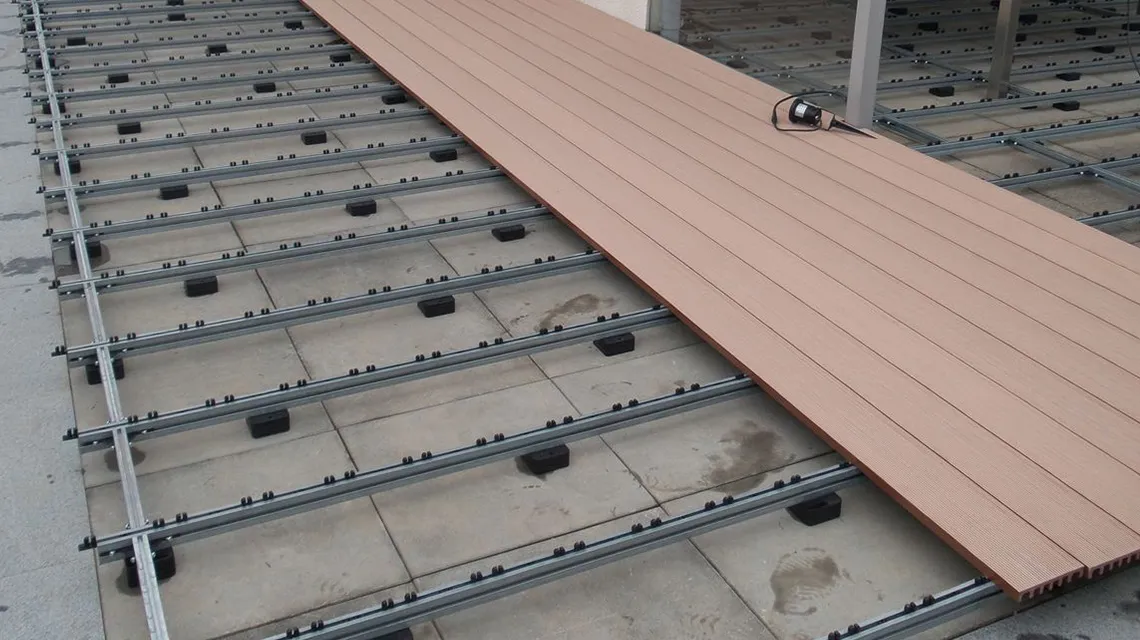 Лаги для террасной доски: выбор, расстояние и монтаж